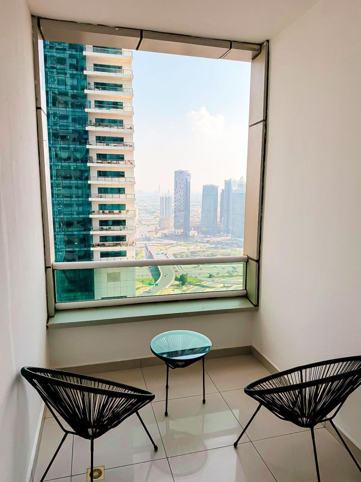 Luxury Modern One Bedroom Apartment At Dubai Marina - Marina Pinnacle Tower Bagian luar foto